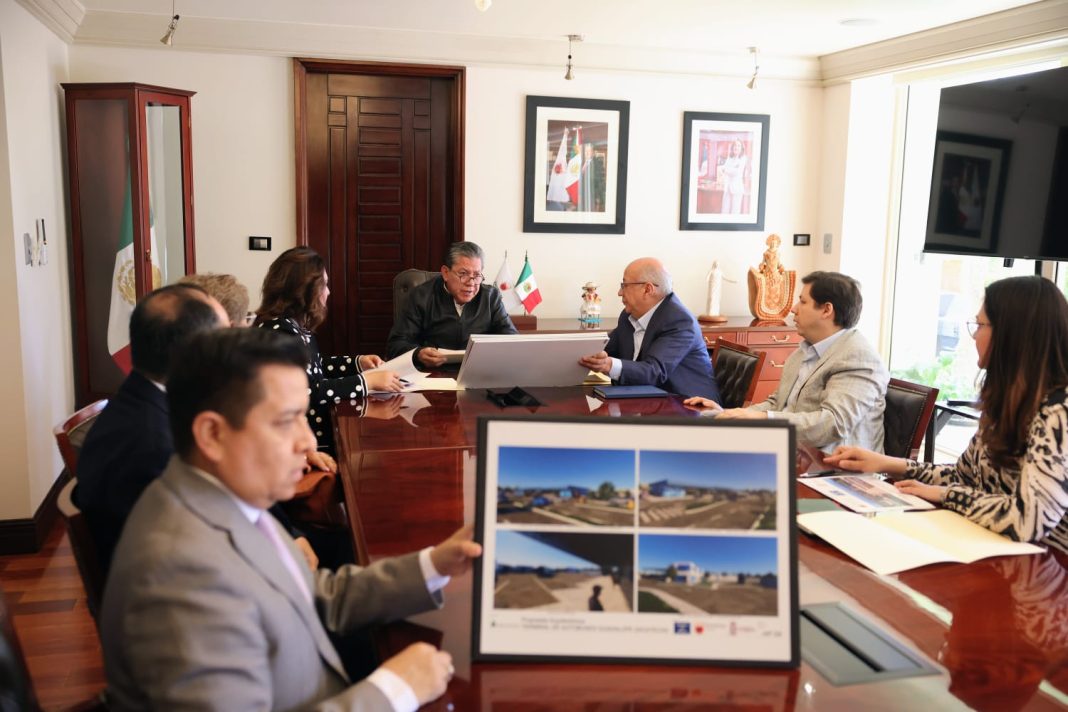 David Monreal se reunió con directivos de empresas de transporte para analizar el proyecto. Foto: Godezac