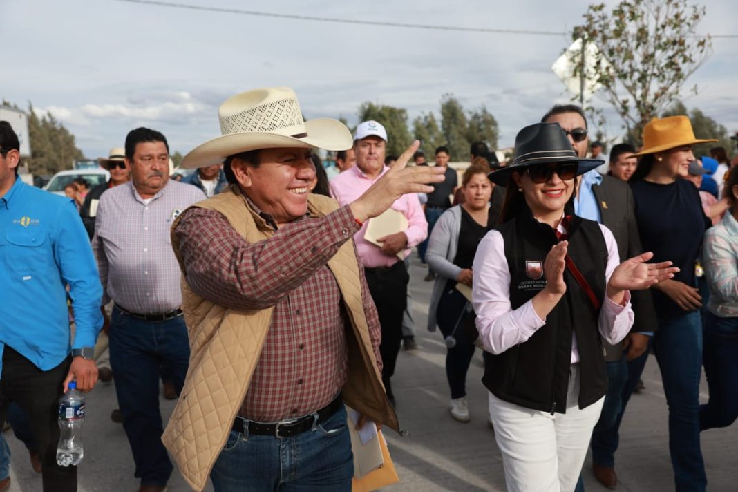 David Monreal encabezó la entrega del tramo carretero. Foto: Godezac.