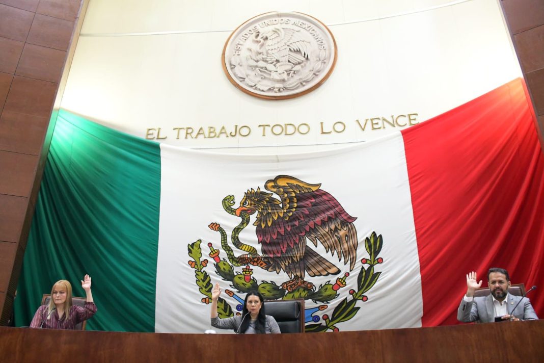 Durante la sesión ordinaria, también fueron presentadas diversas iniciativas en materia de derechos humanos, lenguaje incluyente y justicia penal. Foto: Cortesía.