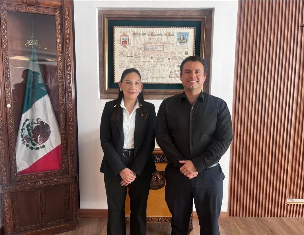 El alcalde Miguel Varela sostuvo una importante reunión con Gloria Hernández, la nueva presidenta de Canacozac Servitur. Foto: Cortesía.