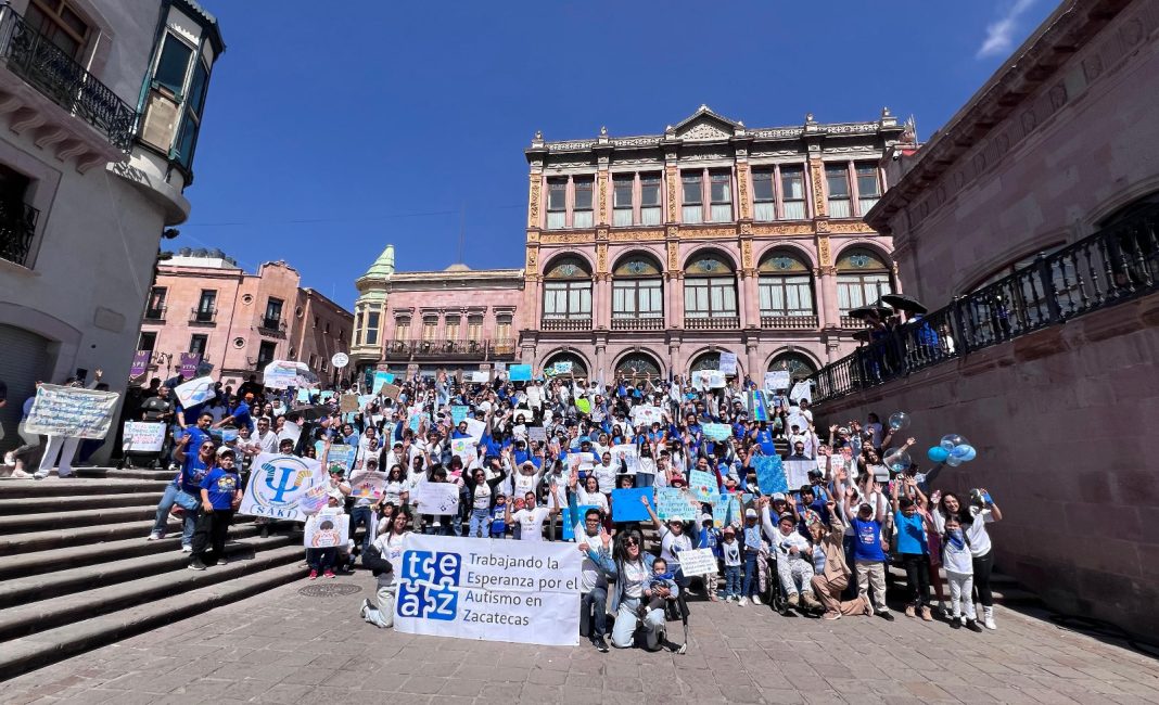 Las autoridades exhortaron a construir una sociedad neuroinclusiva. Foto: Godezac