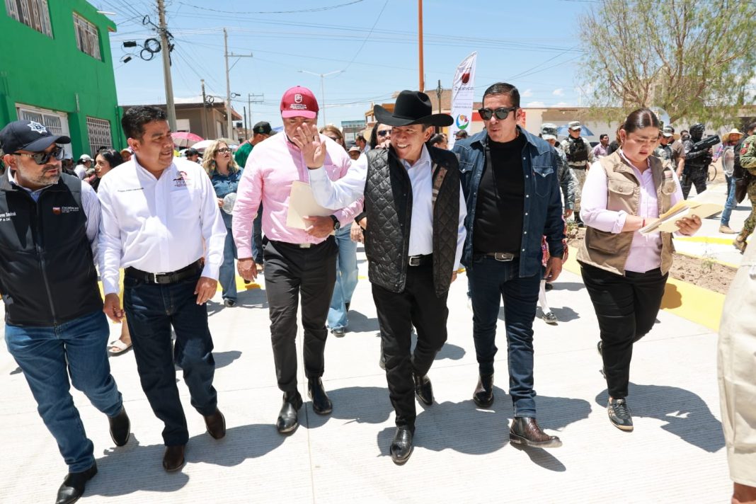 El gobernador David Monreal entregó las obras. Foto: Godezac.