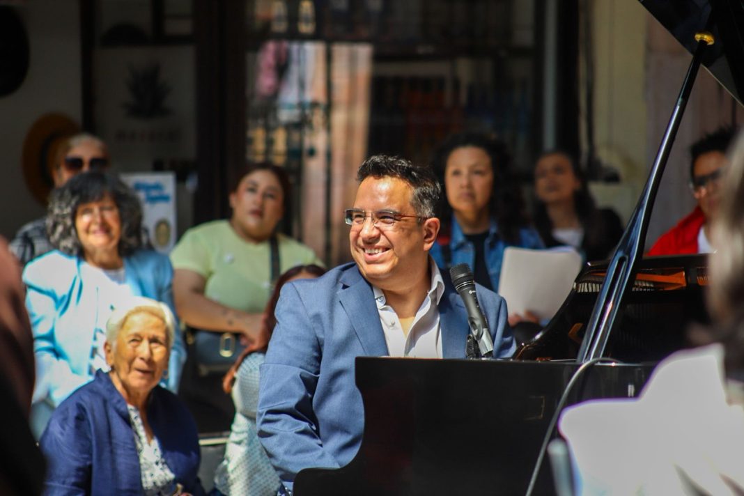 El viernes 3 de abril, de 12:00 a 13:00 horas, se presentará Luis Herrera Alvarado. Foto: Godezac