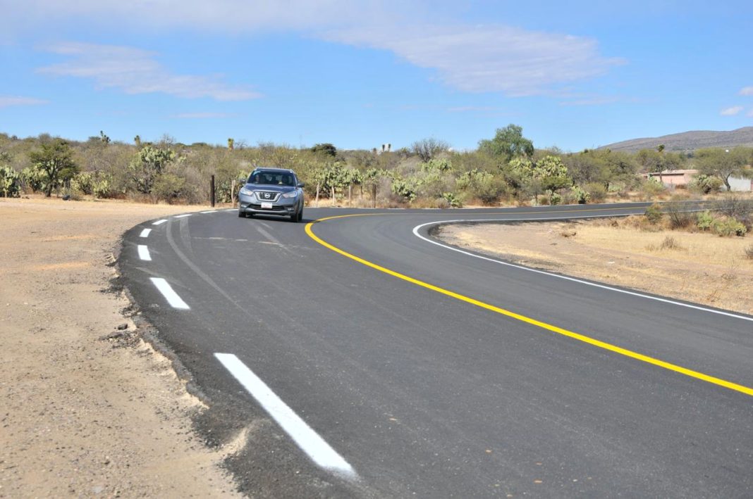 Se trabaja en carreteras, escuelas, techos firmes, enjarres, vivienda, calentadores solares, drenajes, agua potable, alcantarillados, alumbrado público y redes eléctricas. Foto: Godezac.