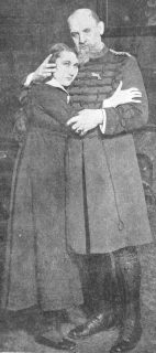 Bertha y Ryttmästaren, representados por Thilda Fønss y Peter Fjelstrup, en una representación de 1918 del Padre, del dramaturgo August Strindberg.
