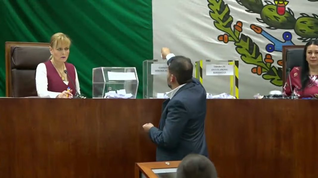 Este martes, la 65 Legislatura designó a José Luis Nájera Lara como titular del Órgano Interno de Control de la Fiscalía General de Justicia del Estado. Foto: Captura.