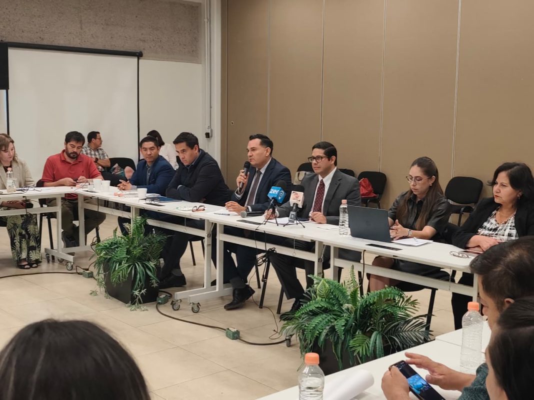 Los participantes coincidieron en que las universidades deberán fortalecer competencias relacionadas con inteligencia artificial, robótica, entre otras. Foto: Alejandra Cabral.