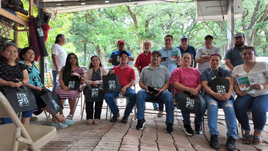 Se entregó el Galardón Mérito Migrante “Zacatecana del Año 2026” a María Venet Castañeda Moreno. Foto: Godezac.