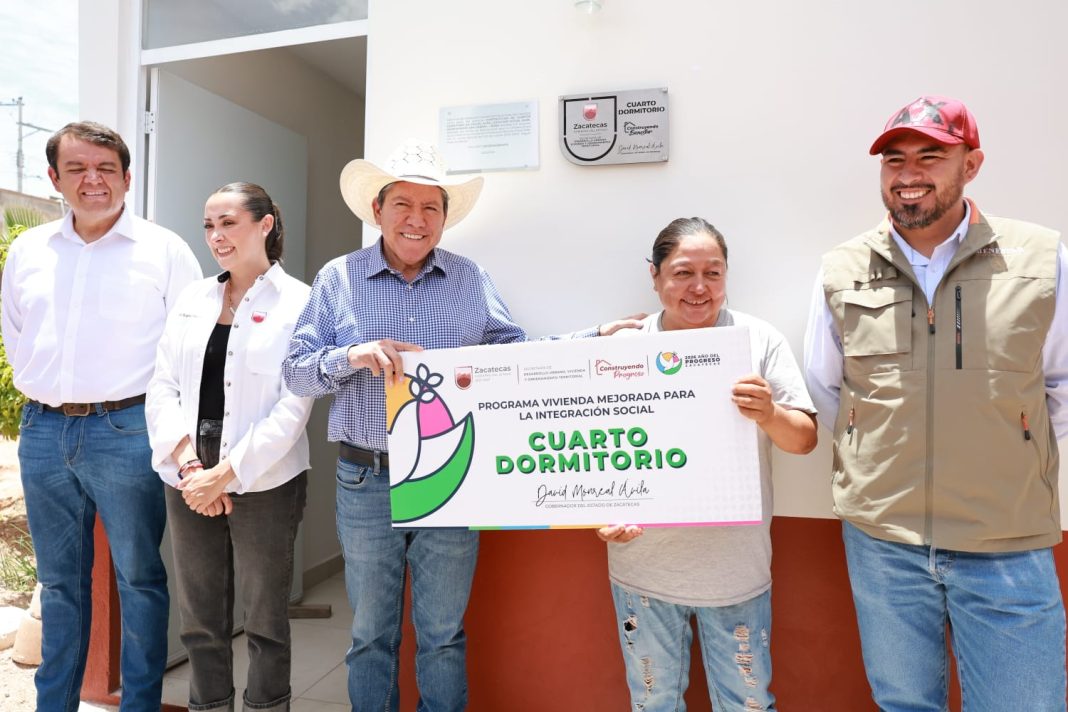 En total, ocho de las 10 beneficiadas fueron mujeres jefas de familia. Foto: Godezac.