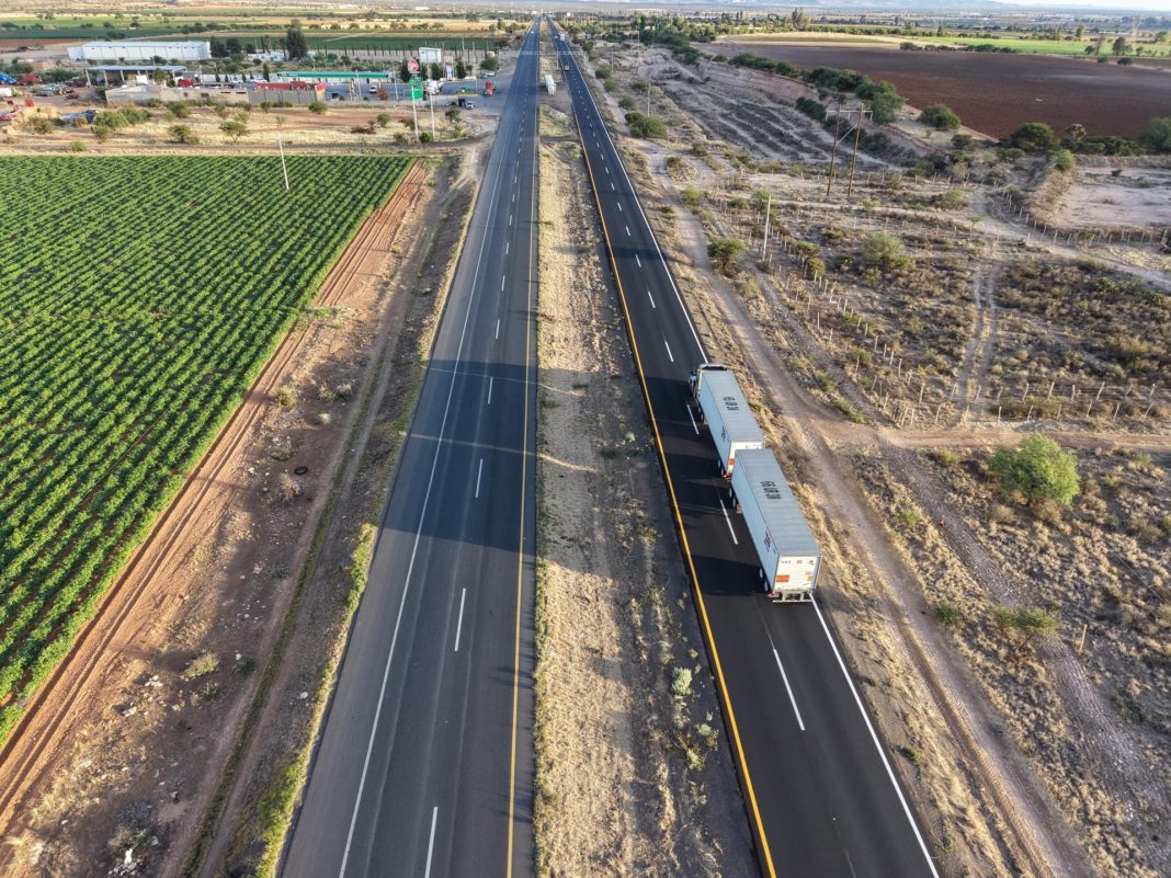 Las obras de repavimentación, realizadas por la SICT en esta carretera generaron aproximadamente 290 empleos directos e indirectos. Foto: Cortesía.