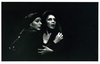 Fotografía de Los Carvajales. Rosenda Monteros y Lorena Glinz. Con autorización del Archivo de la maestra Rosenda Monteros.