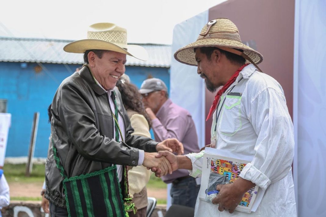 Pie de foto: Este programa ayuda a los pueblos originarios de manera directa. Foto: Godezac.